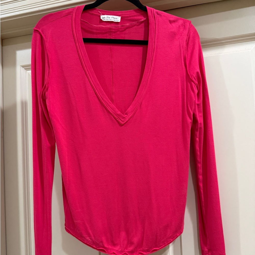 We the Free Dark Pink Deep V Neck Long Sleeve Tshirt | XS 🩷